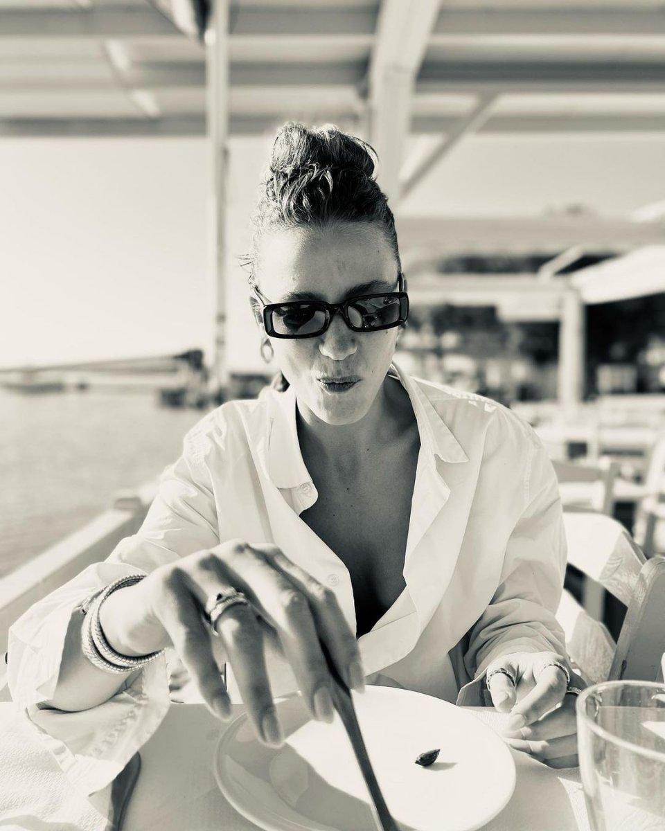 Serenay Sarıkaya'nın keyfi yerinde