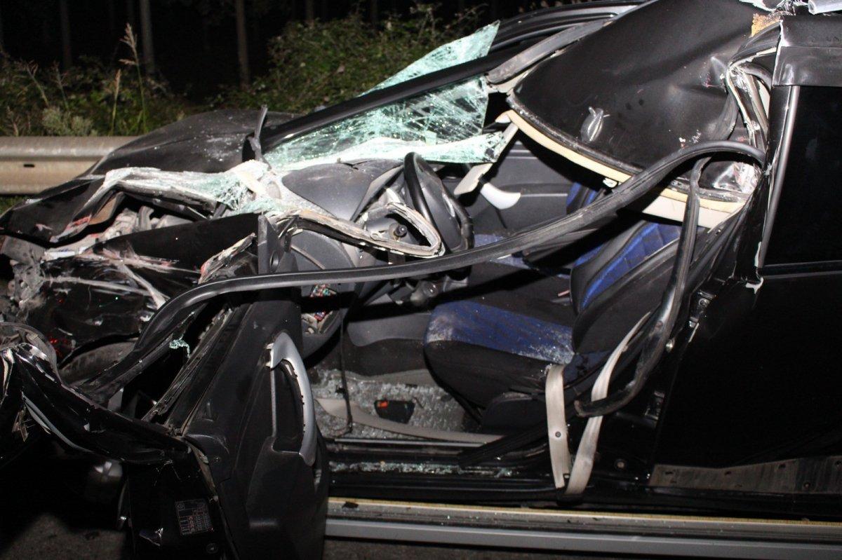 Sakarya'da otomobil tıra arkadan vurdu