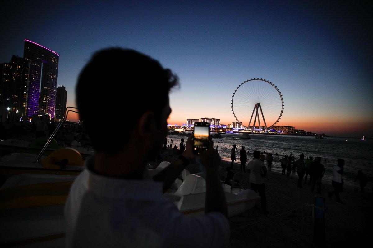 Dubai'de dünyanın en büyük dönme dolabı açıldı