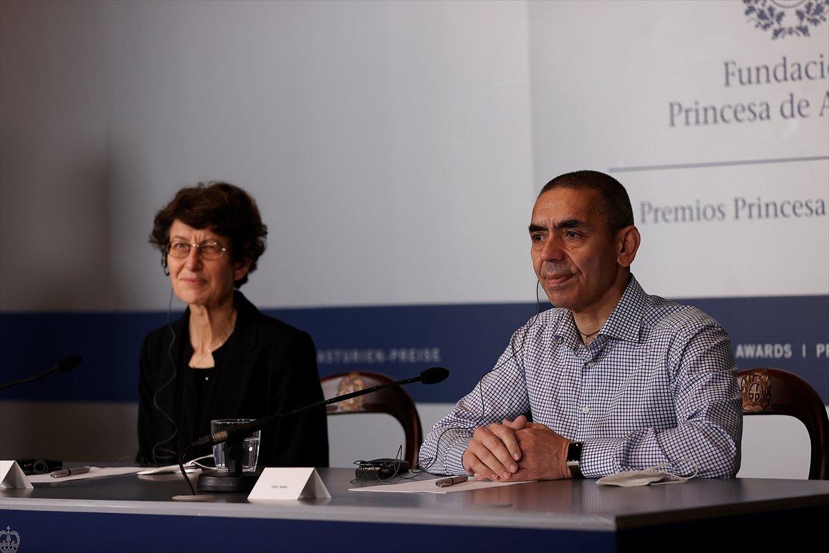 İspanya'dan Uğur Şahin ve Özlem Türeci'ye ödül