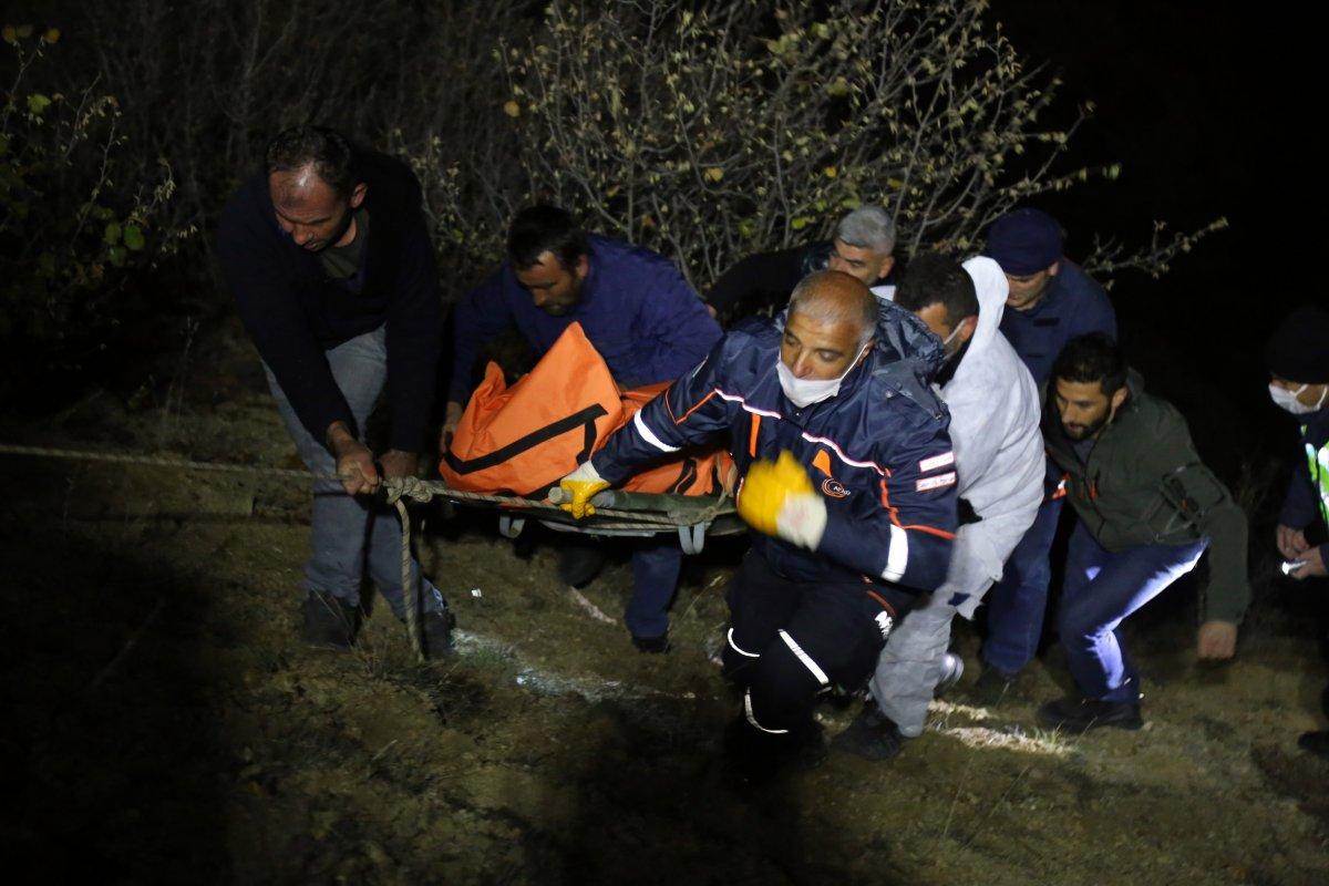 Gümüşhane'de araç uçuruma yuvarlandı: 2 ölü, 1 yaralı