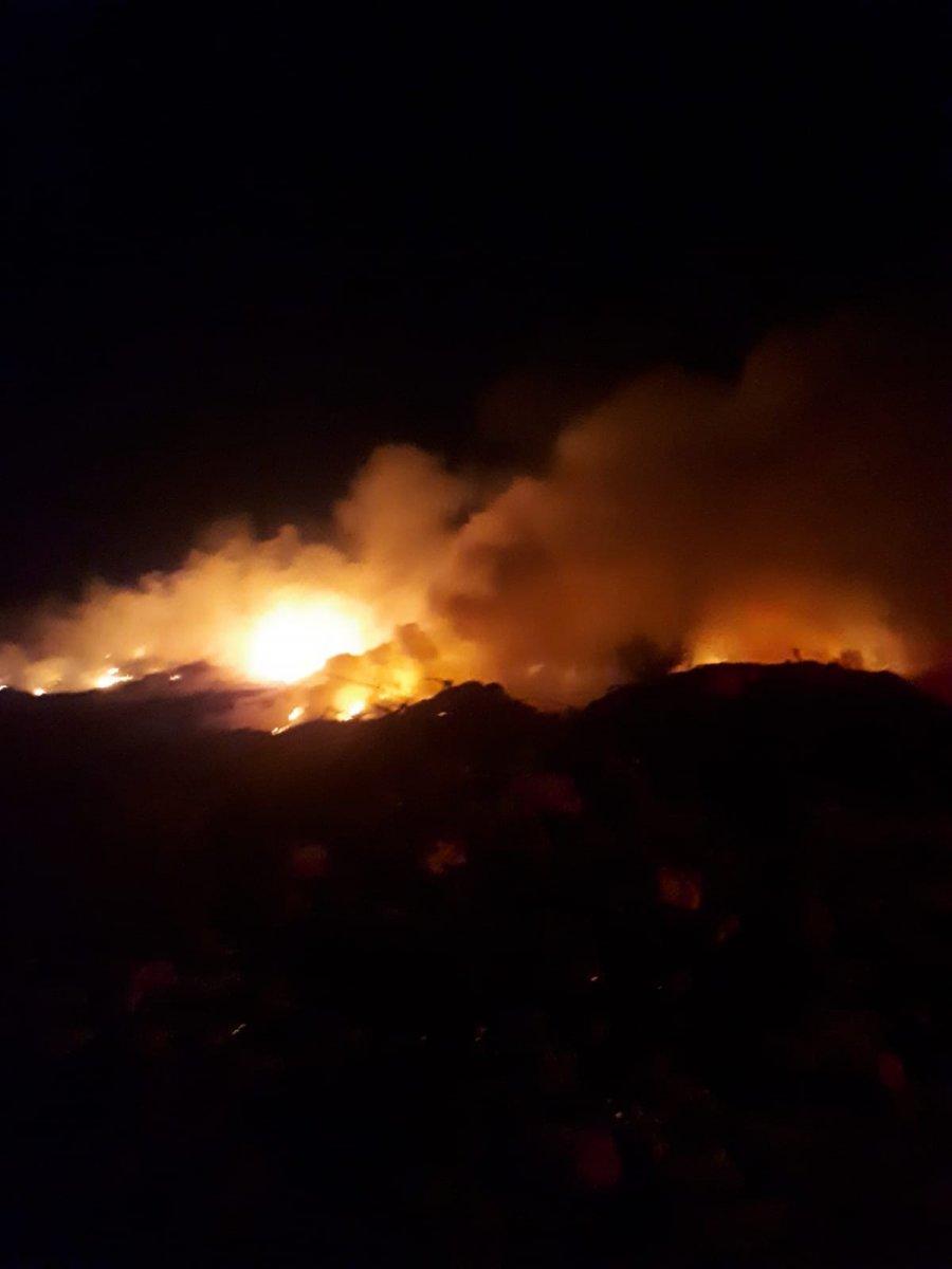 Antalya'da çıkan yangın, ormanlık alana gelmeden söndürüldü