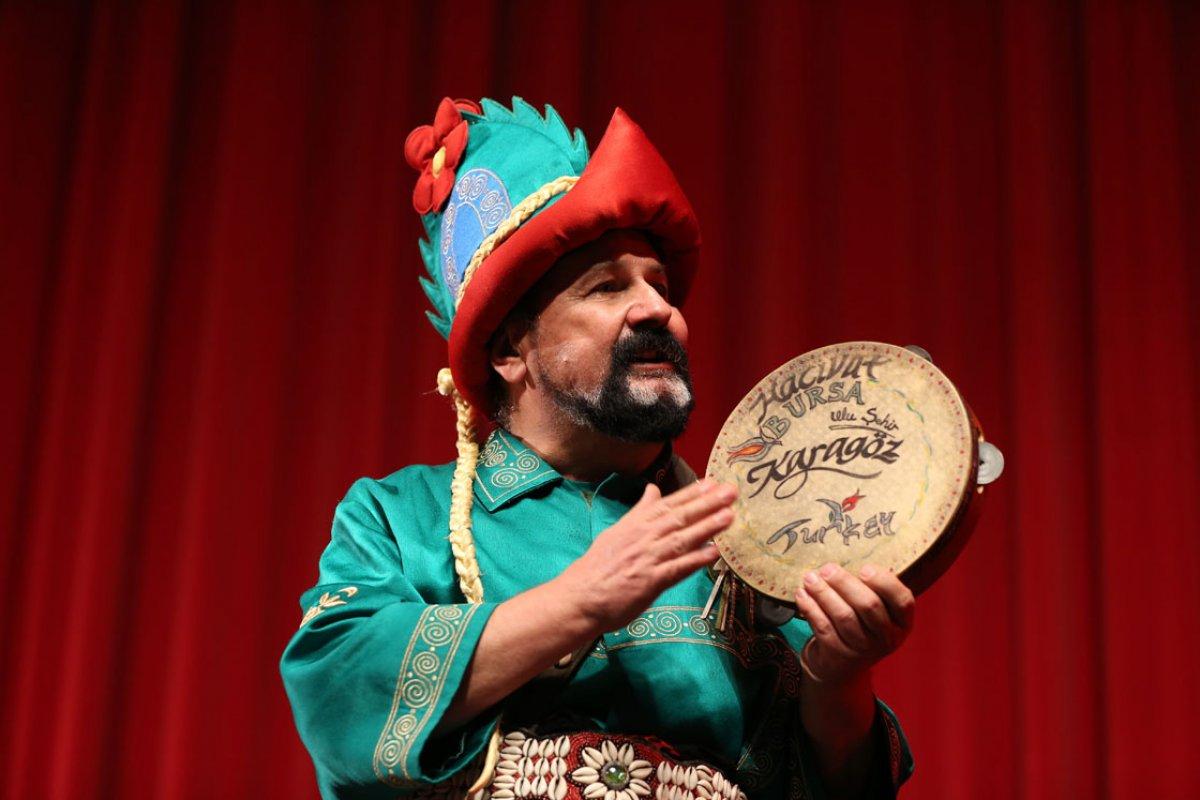 Bursa'da 15 yıllık Karagöz'ünü kaybeden Hacivat, meddahlığa ara verdi