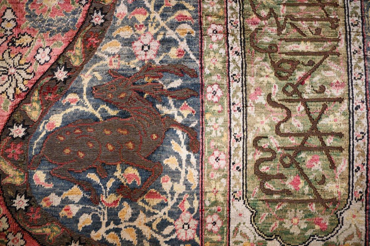 İstanbul'da yıkamaya getirilen halı servet değerinde çıktı