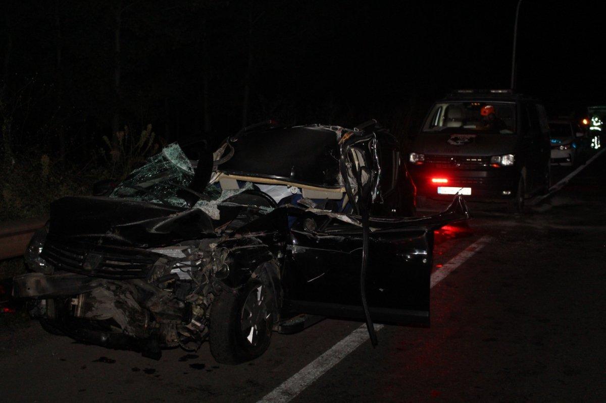 Sakarya'da otomobil tıra arkadan vurdu