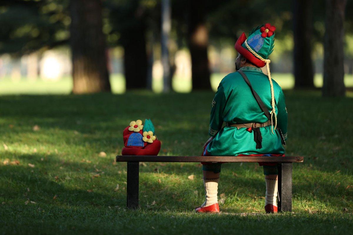 Bursa'da 15 yıllık Karagöz'ünü kaybeden Hacivat, meddahlığa ara verdi