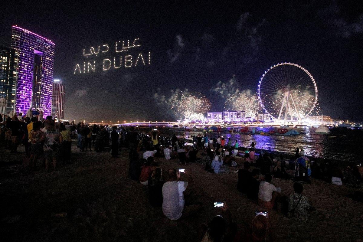 Dubai'de dünyanın en büyük dönme dolabı açıldı