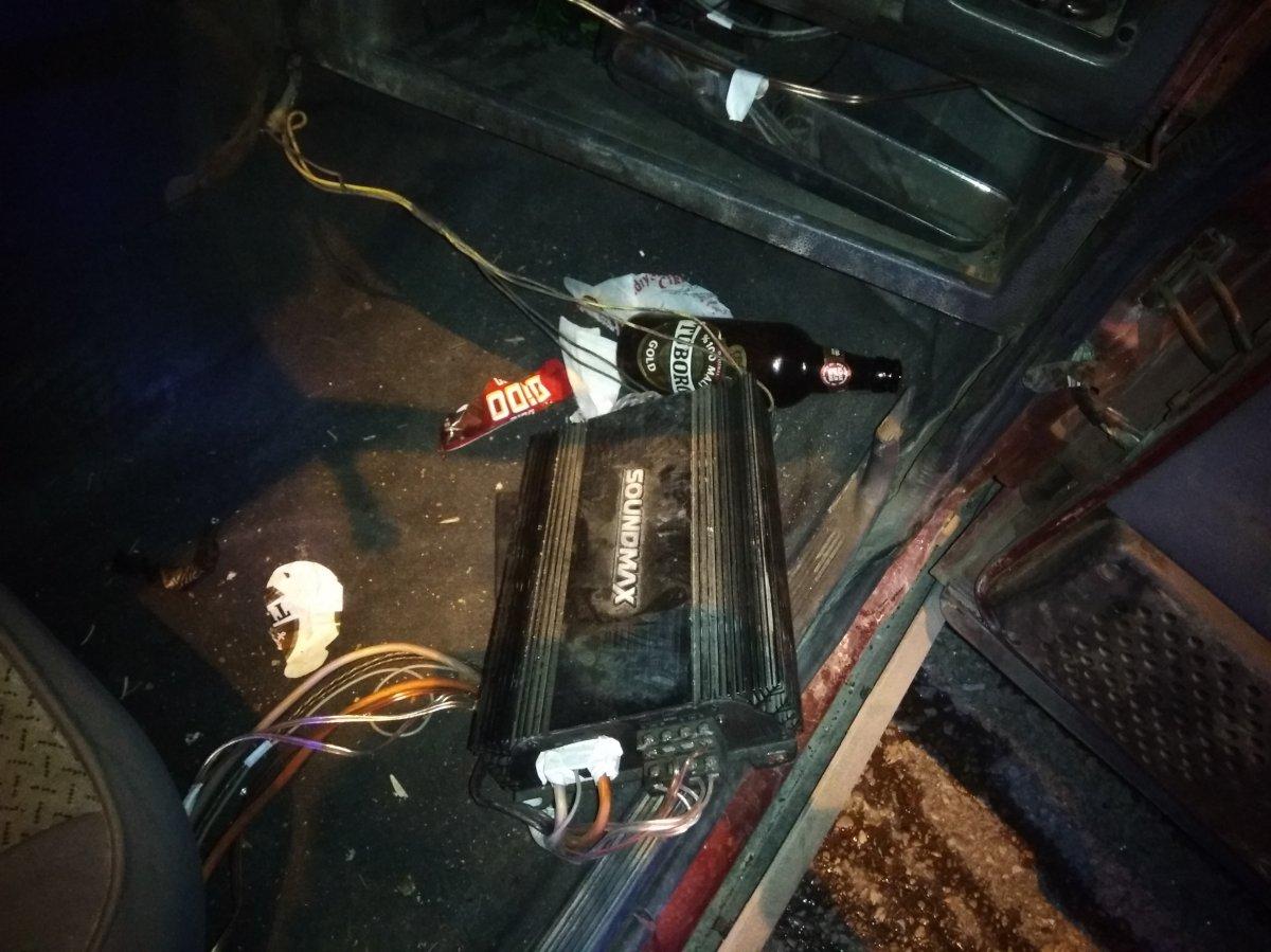 Kocaeli'nde kaza yapan sürücünün aracında alkol şişeleri bulundu