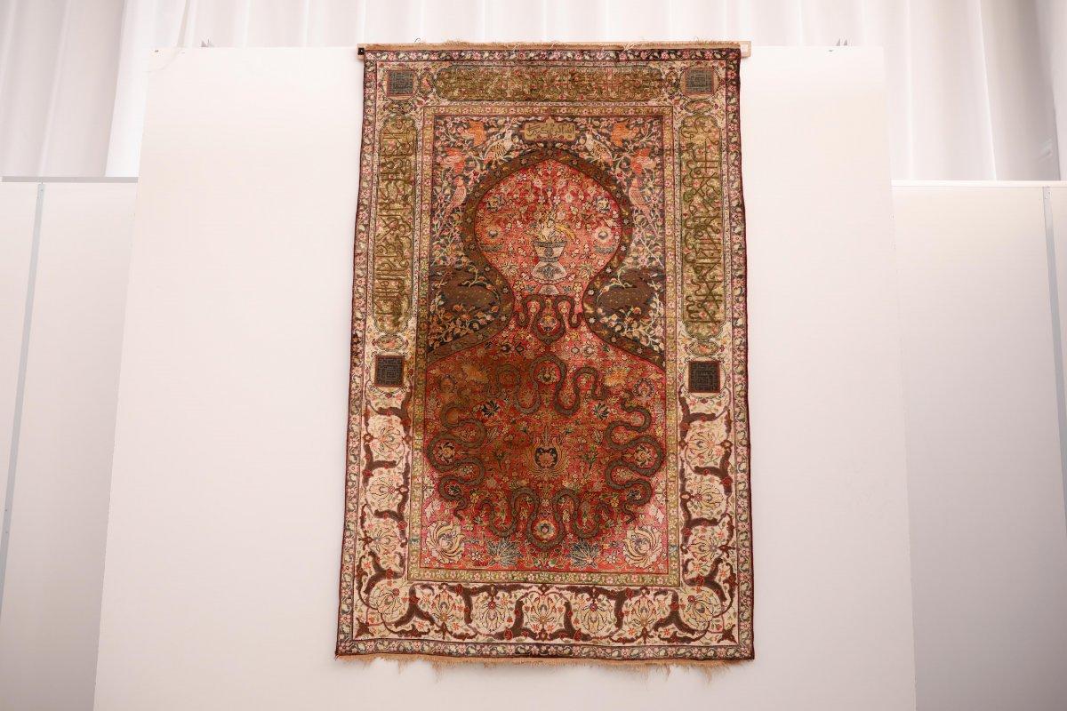 İstanbul'da yıkamaya getirilen halı servet değerinde çıktı