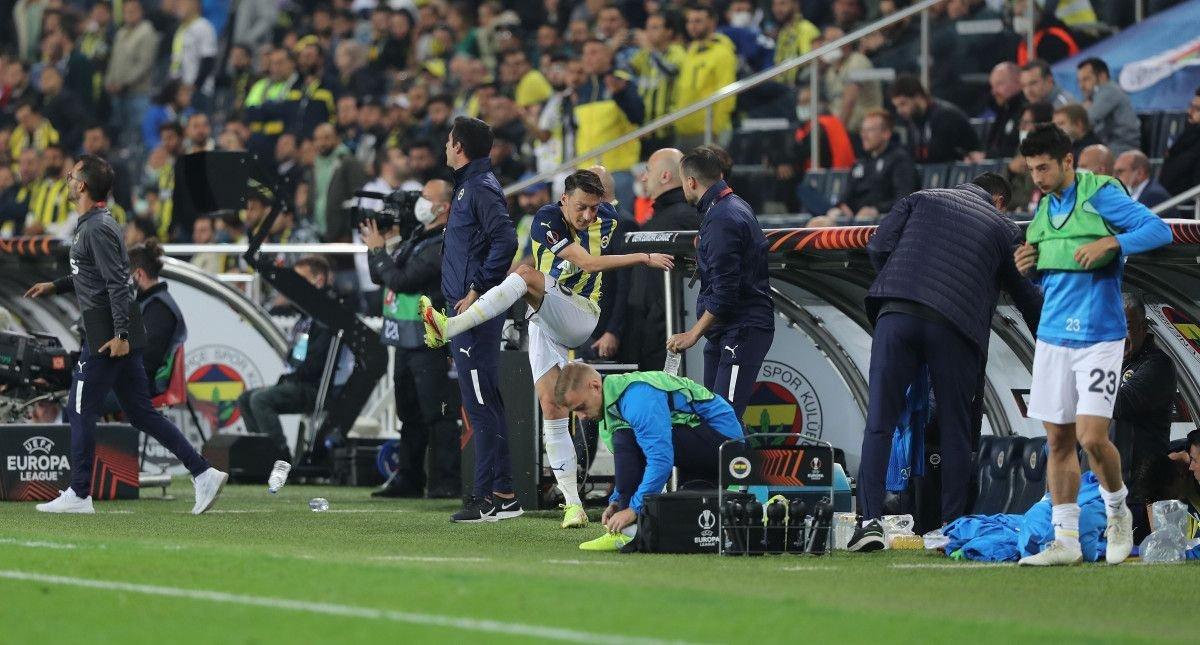 Mesut Özil'in menajeri: Mesut, Fenerbahçe'de kalacak