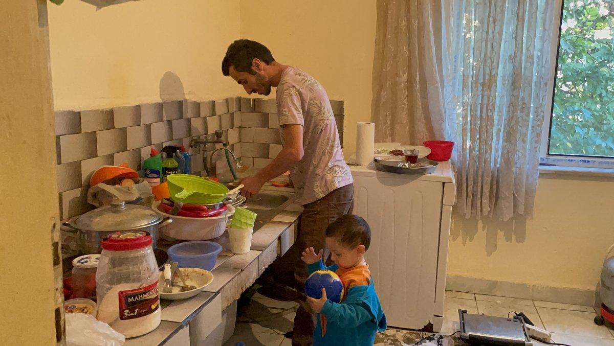 Zonguldak'ta çaresiz baba, 2 yaşındaki oğluyla uzanacak yardım eli bekliyor