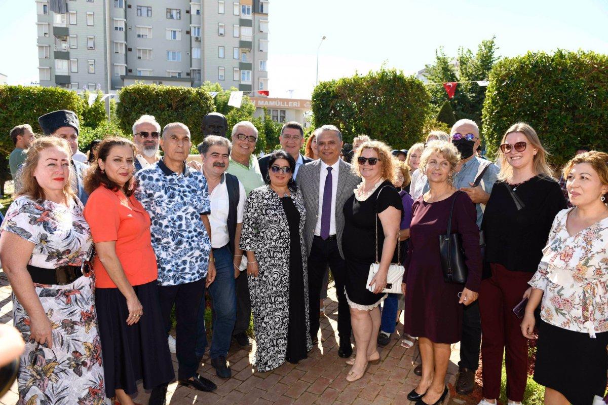 CHP'li Muratpaşa Belediyesi hediye edilen Tolstoy büstünü açtı