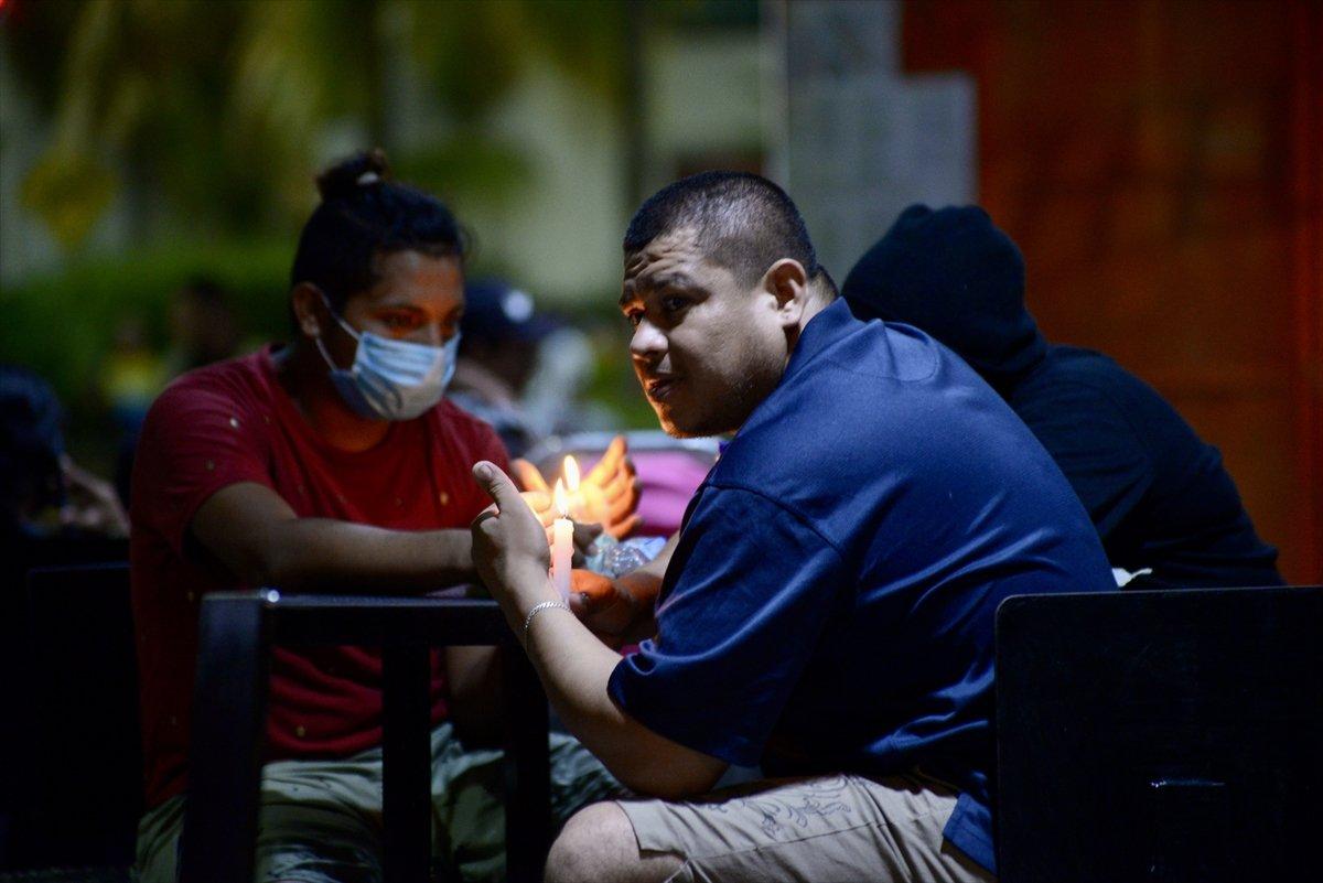 Göçmenler, Meksika sınırından ABD'ye geçmeye çalışıyor