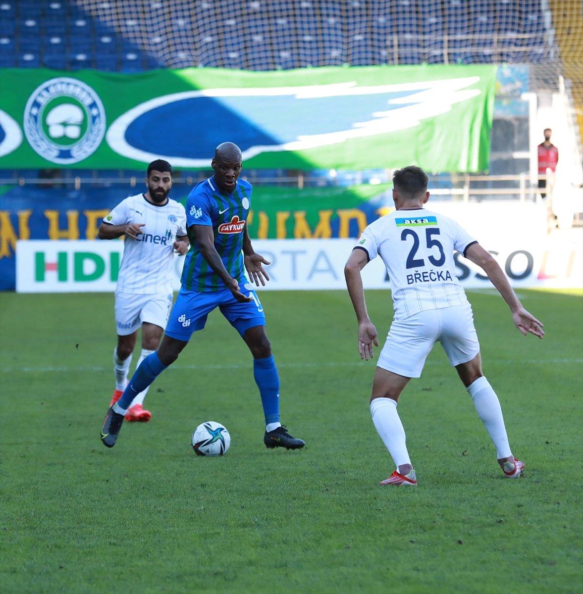 Rizespor ilk galibiyetini aldı