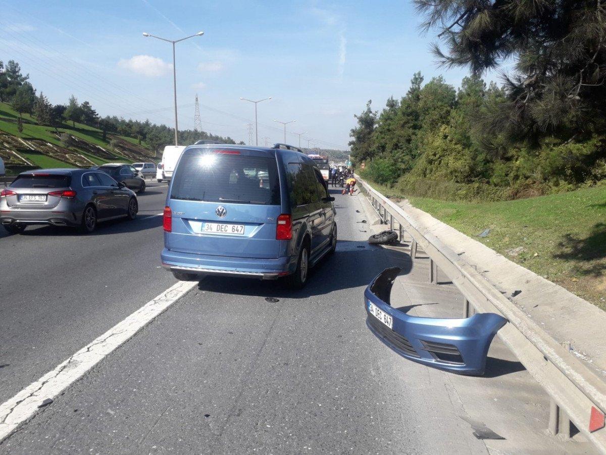 Beykoz’da, TEM Otoyolu’nda motosiklet ile otomobil çarpıştı