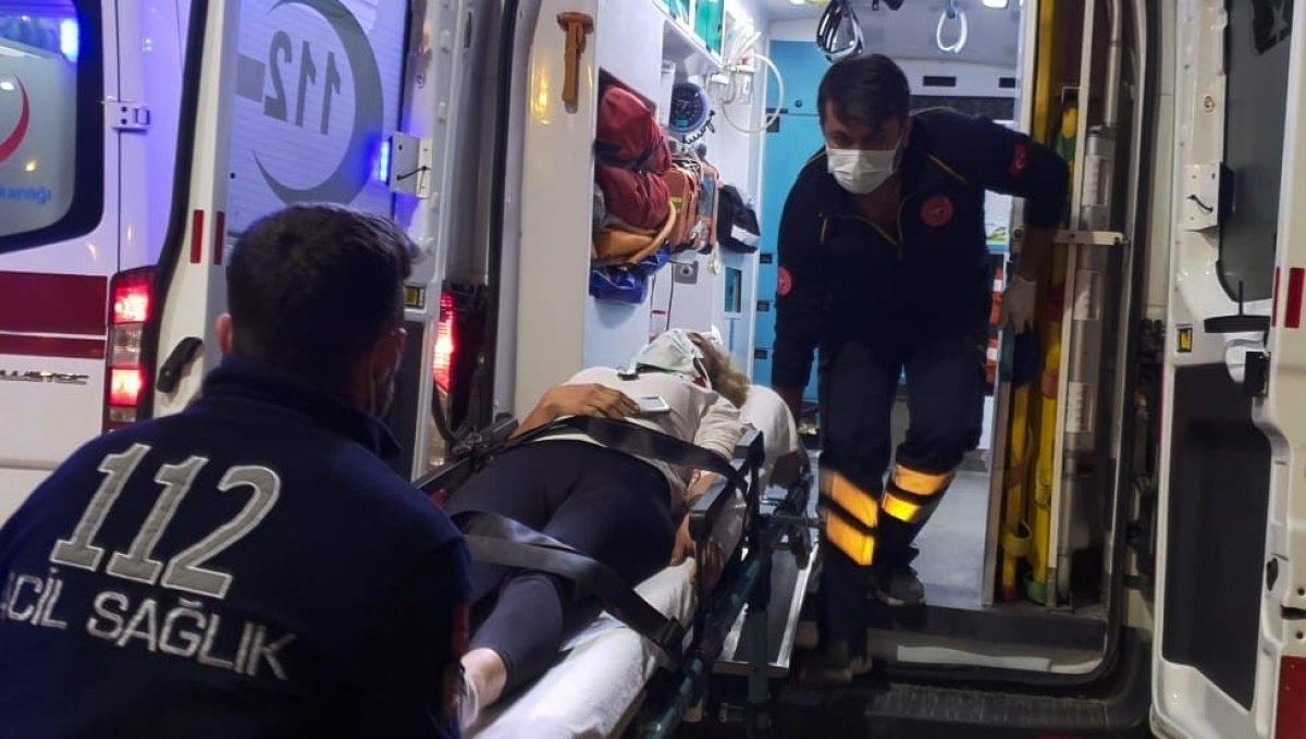 Bursa'da otomobil tıra çarptı: 1 yaralı