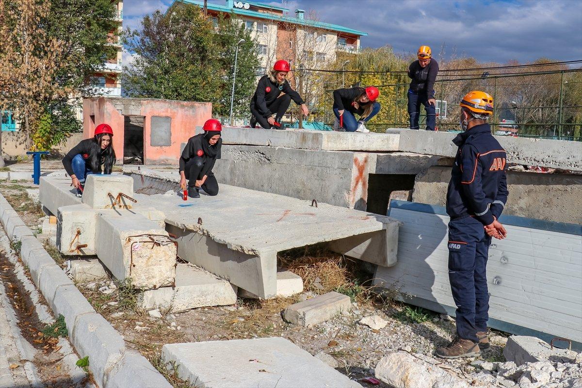 Van'da kadınlardan oluşan arama kurtarma timi kuruldu