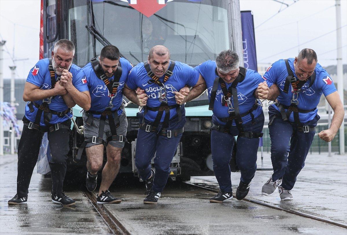 Metro İstanbul'da 'Strongman Challenge': 47 tonluk tren çektiler