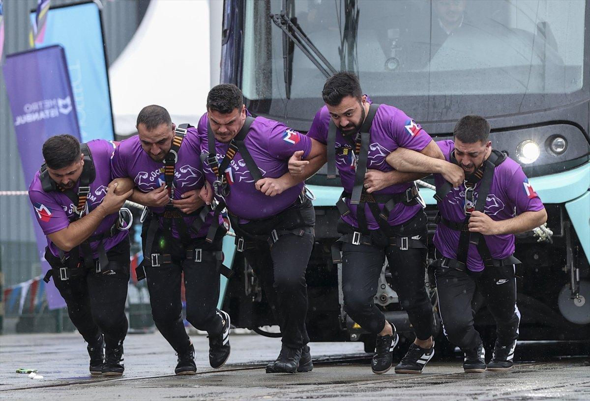 Metro İstanbul'da 'Strongman Challenge': 47 tonluk tren çektiler