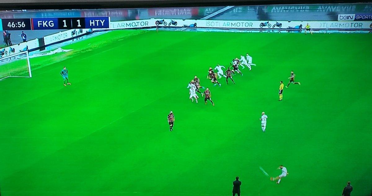 Atatürk Olimpiyat Stadı'nda saha çizgileri silindi