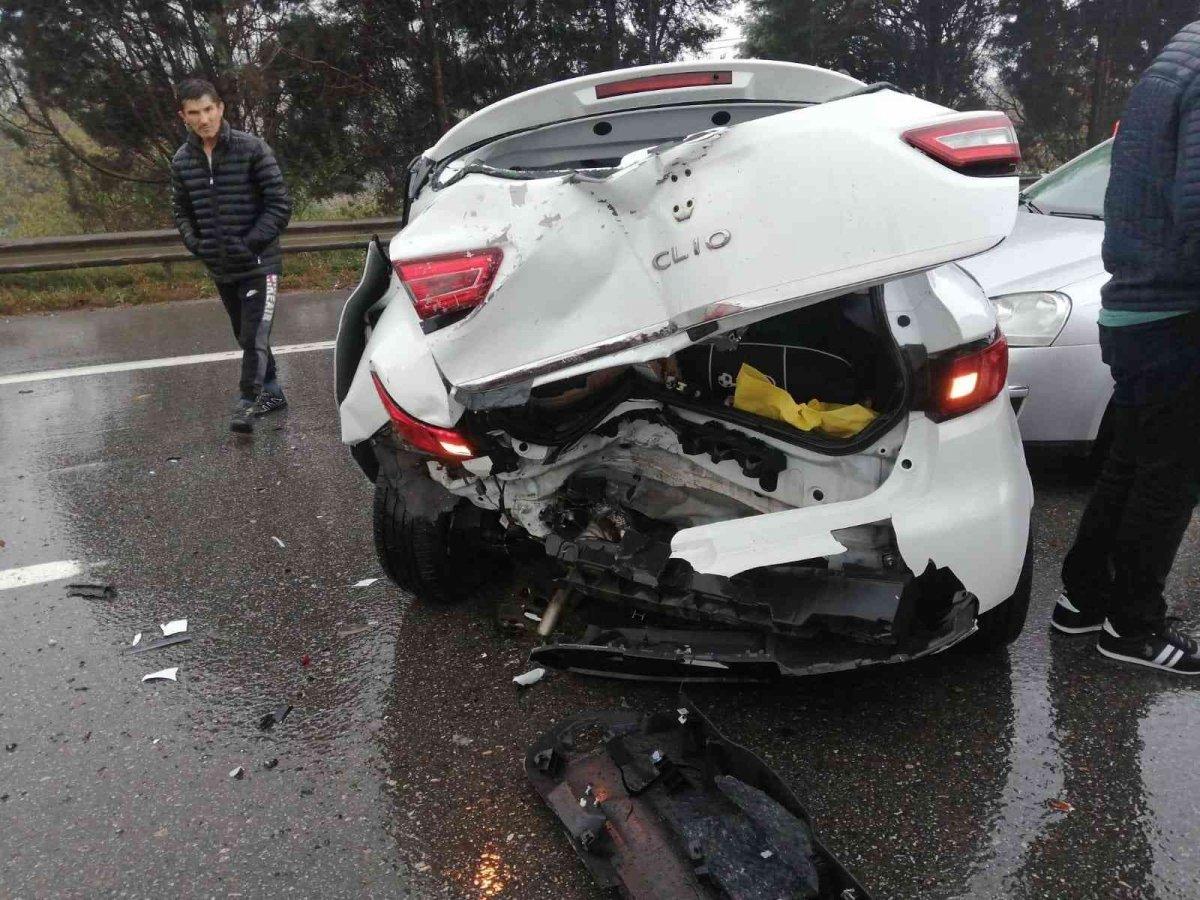 Sakarya TEM'de zincirleme kaza: 23 araç birbirine girdi