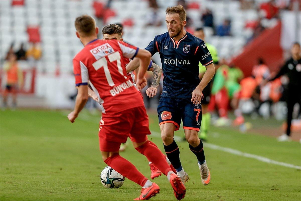 Başakşehir, Antalyaspor'u 2-1 mağlup etti
