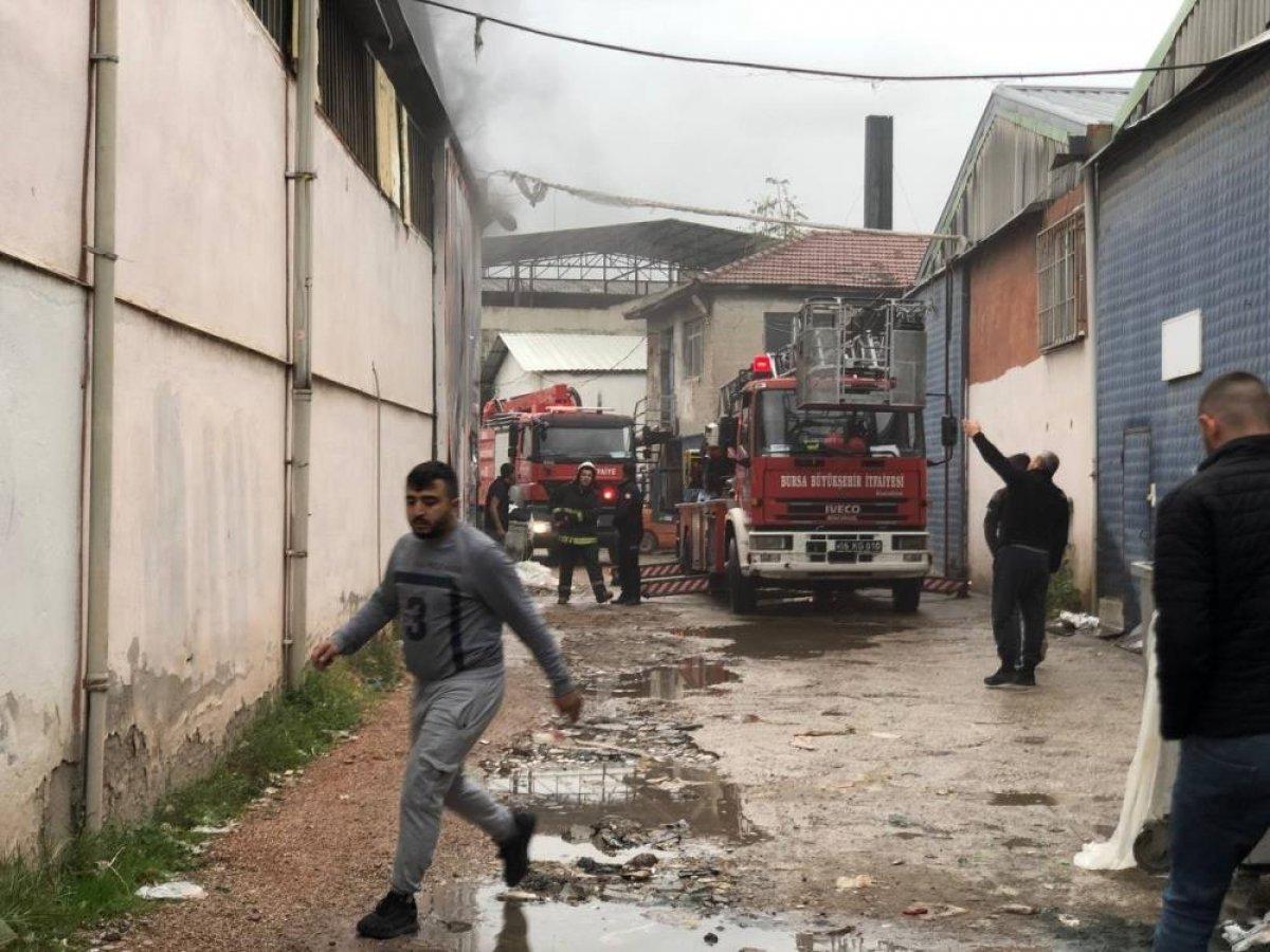 Bursa'da tekstil fabrikası alevlere teslim oldu