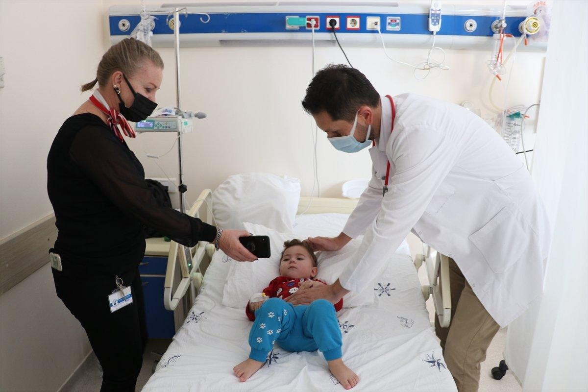 Denizli'de 19 aylık Murat'ın midesinden boncuk mıknatıslar çıkarıldı