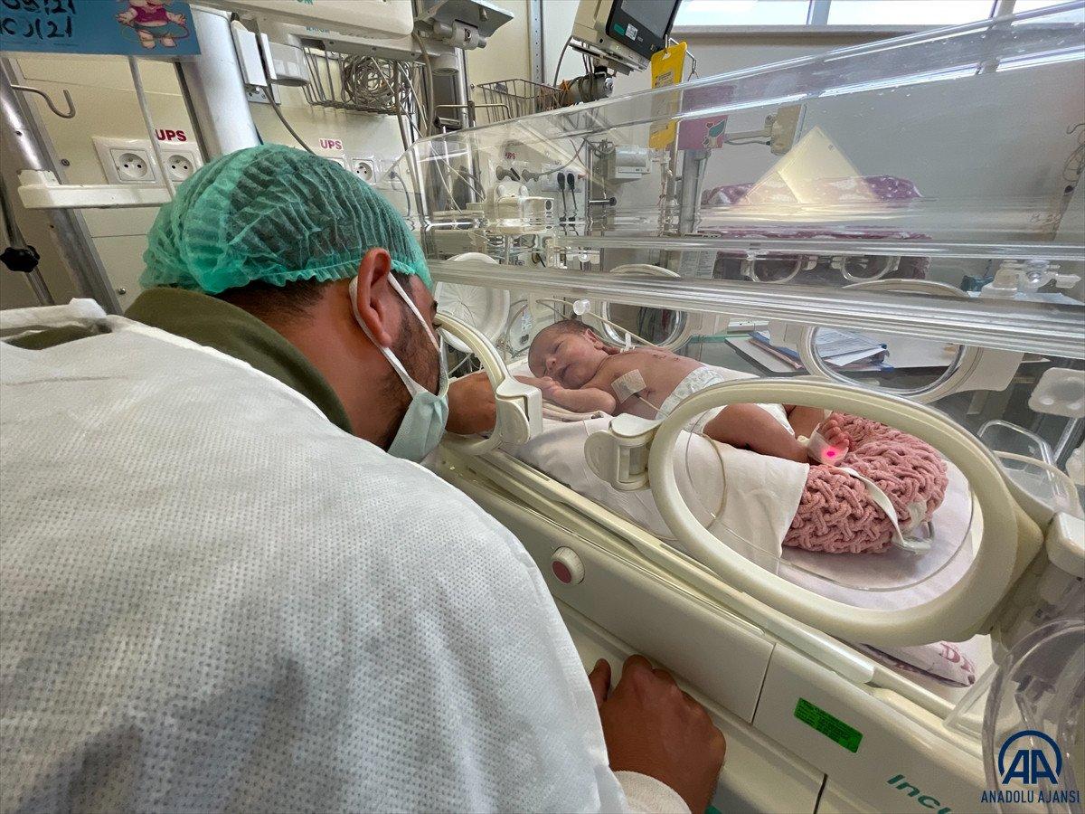 İzmir'de yeni doğan Aras bebeğin yaşam savaşı