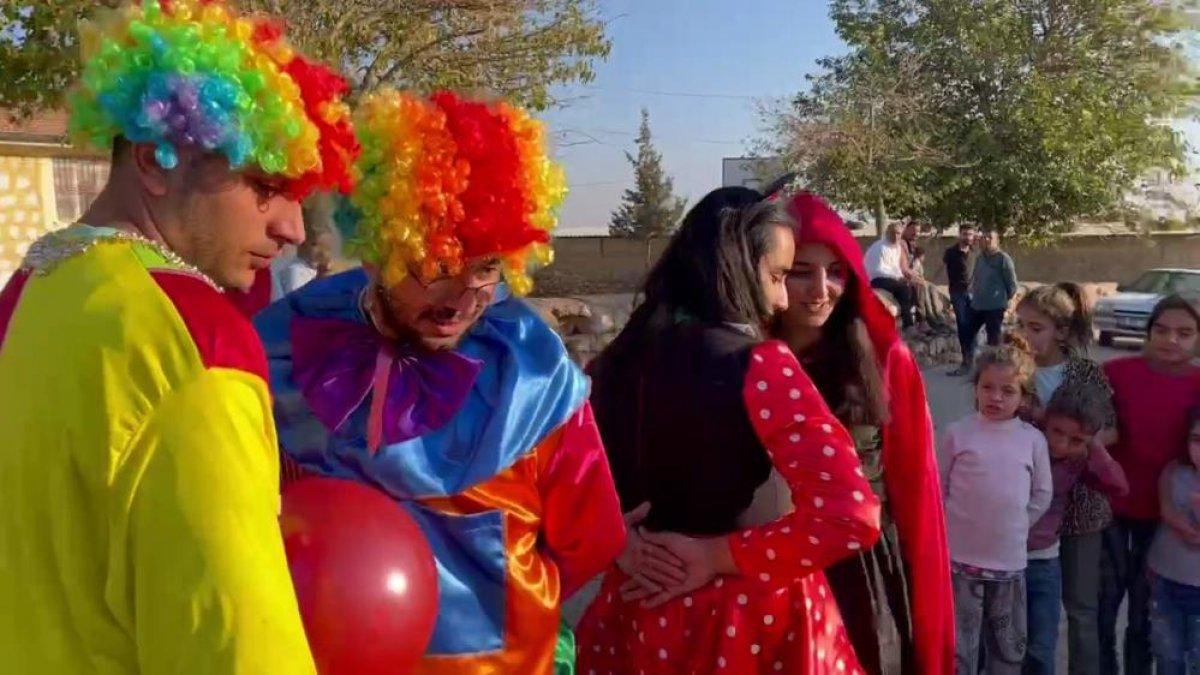 Şanlıurfa’da palyaçoların çocukları eğlendirmesine muhtar izin vermedi
