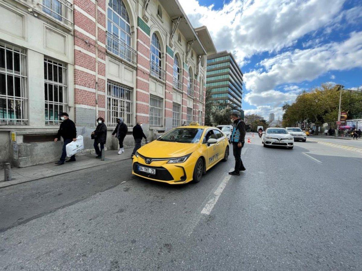 Şişli'de polis ekipleri taksileri denetledi