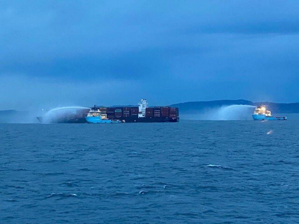 Kanada açıklarında konteyner gemisinde yangın