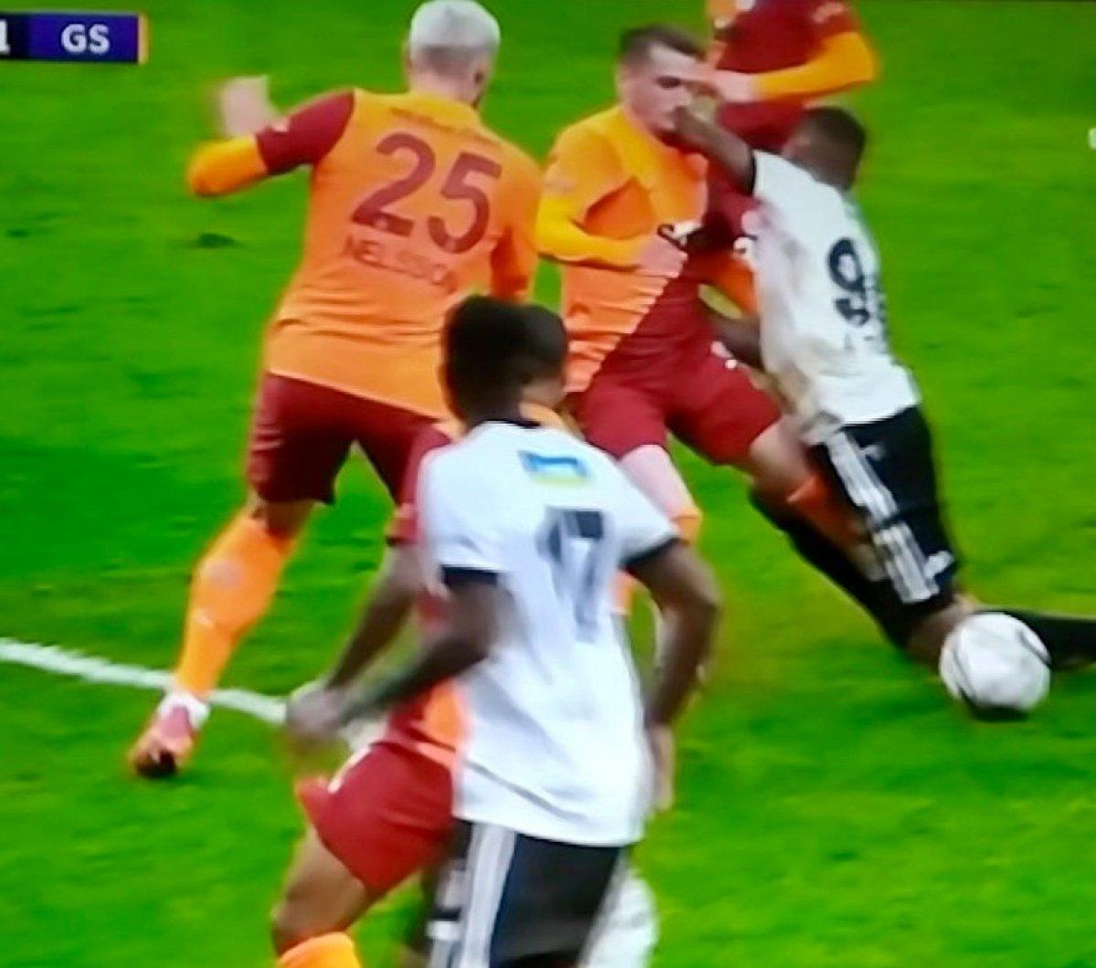 Derbiye damga vuran ofsayt ve penaltı pozisyonu