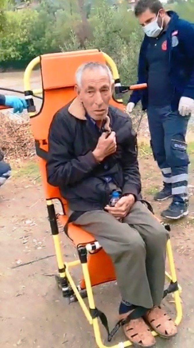 Muğla'da evlerinde yol olmayan çiftin yardımına sağlık ekipleri koşuyor