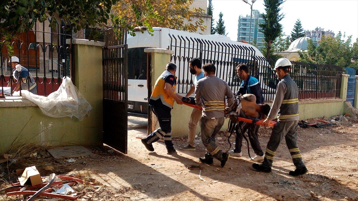Adana'da arıza için trafoya giren işçi akıma kapıldı