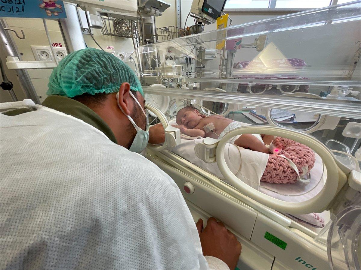 İzmir'de nefes alamayan Aras bebek, kalp ameliyatıyla hayata tutundu