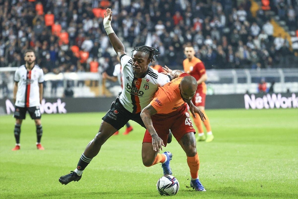 Beşiktaş, Galatasaray'ı 2 golle geçti
