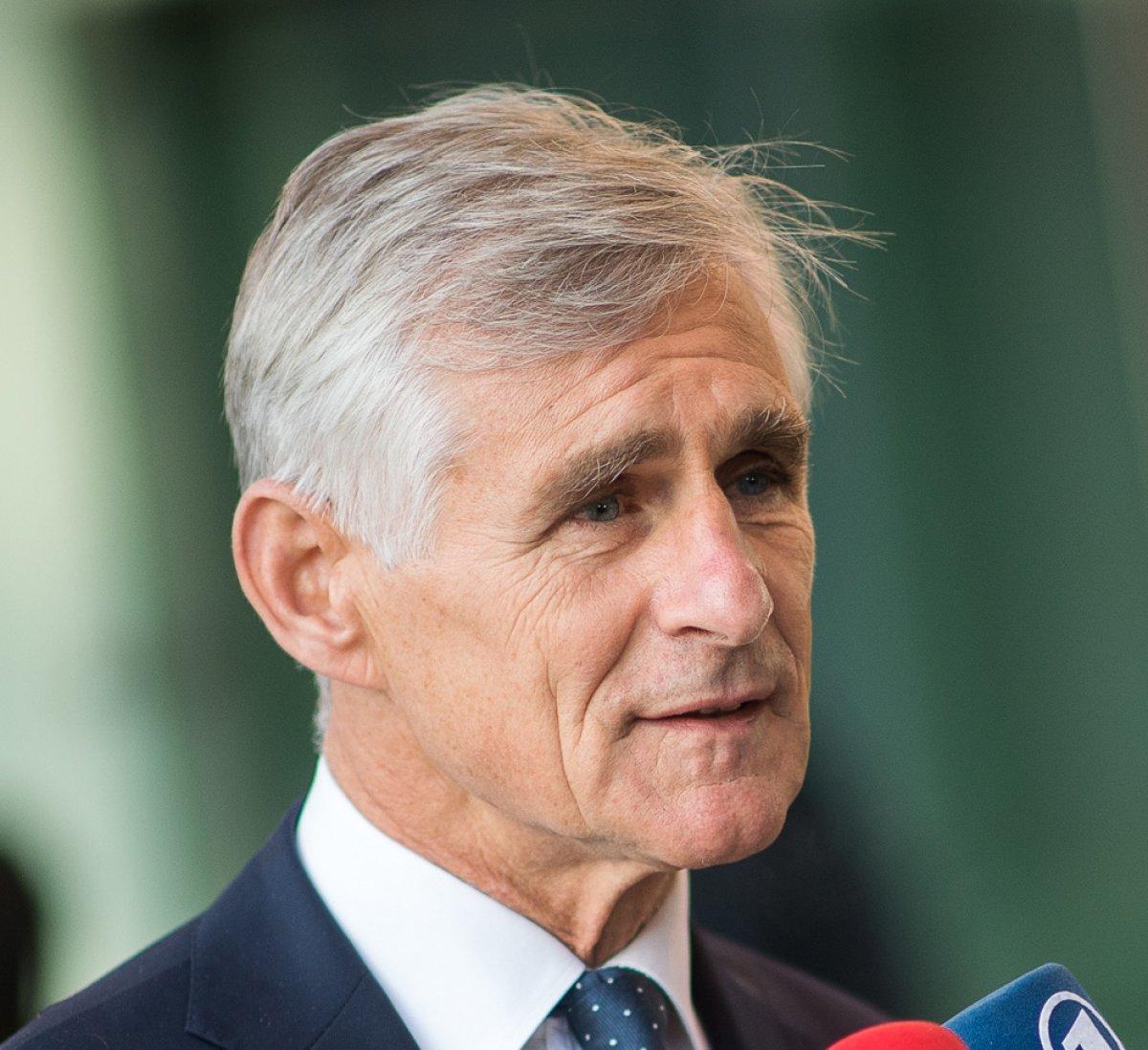 Mevlüt Çavuşoğlu, Michael Linhart'ı tebrik etti