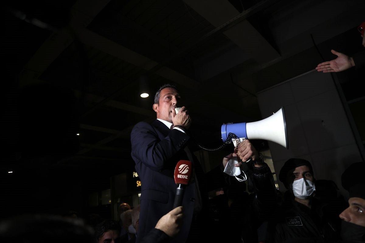 Rasim Ozan Kütahyalı canlı yayına megafonla çıktı