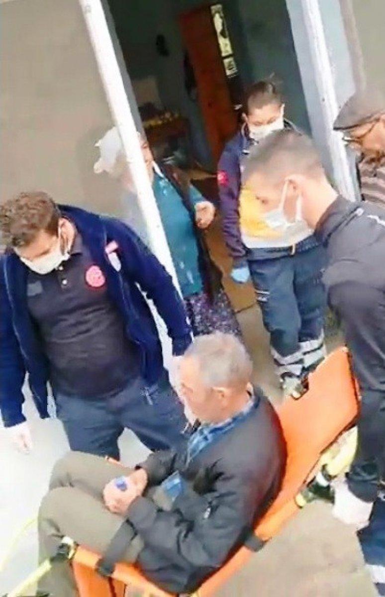 Muğla'da evlerinde yol olmayan çiftin yardımına sağlık ekipleri koşuyor