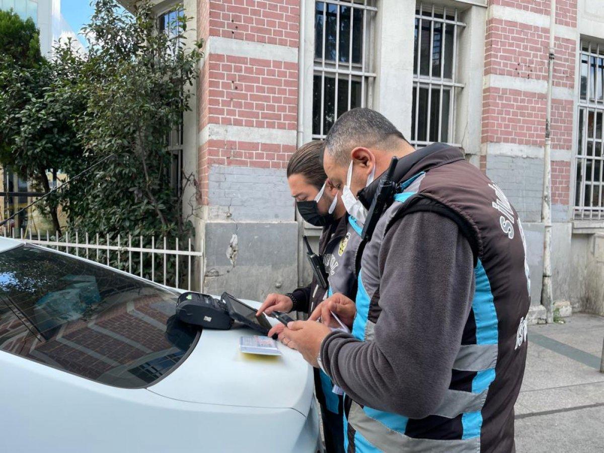 Şişli'de polis ekipleri taksileri denetledi