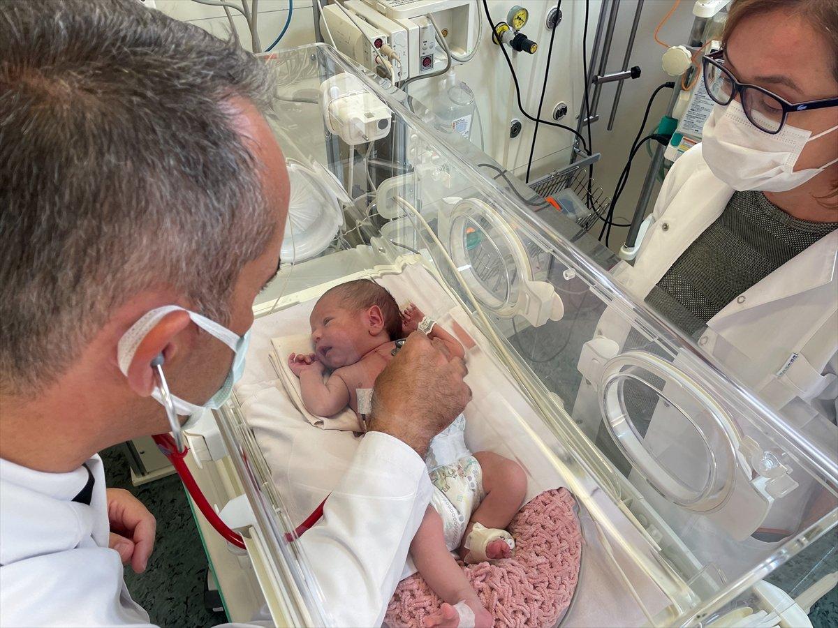 İzmir'de nefes alamayan Aras bebek, kalp ameliyatıyla hayata tutundu