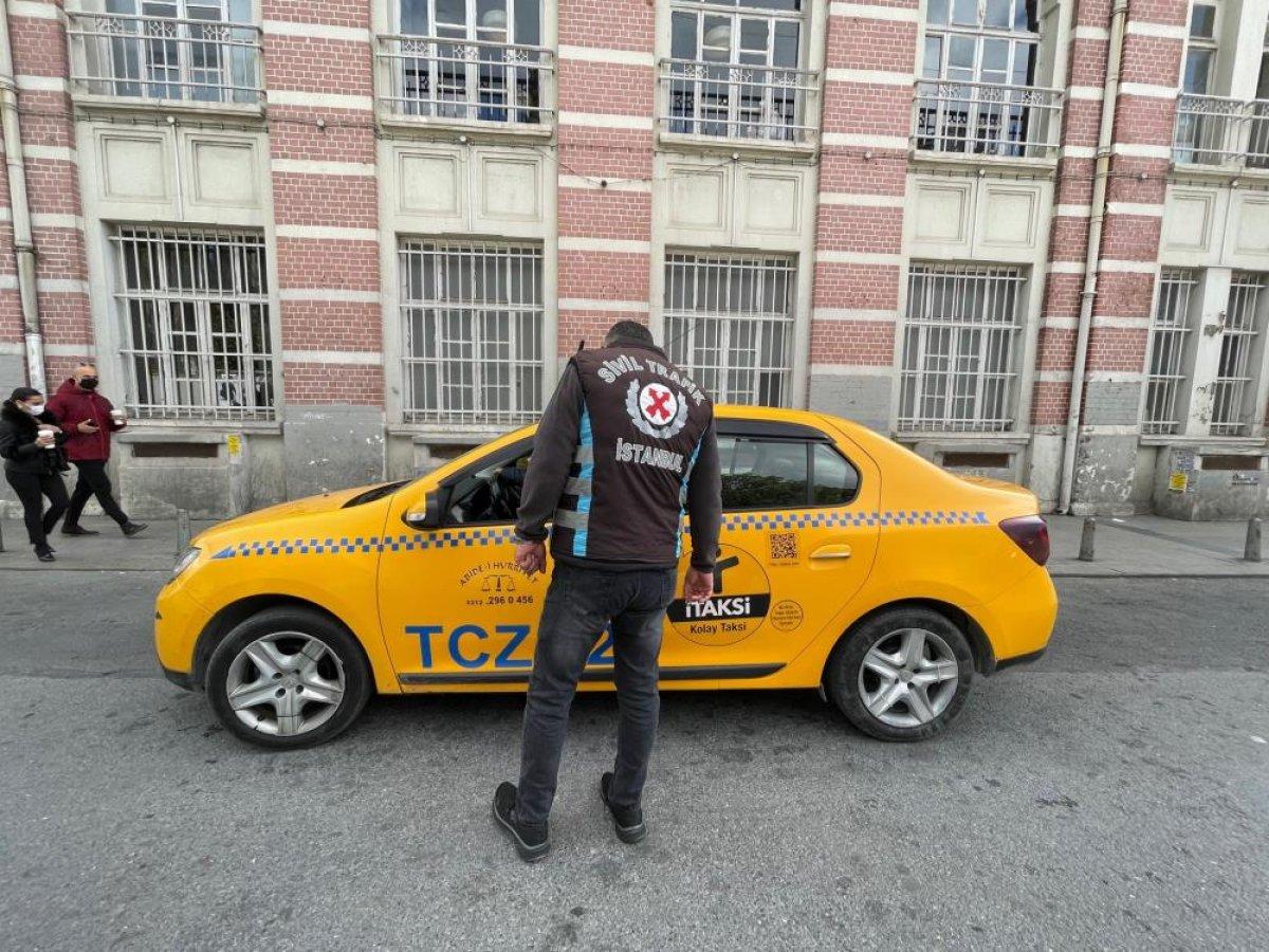 Şişli'de polis ekipleri taksileri denetledi