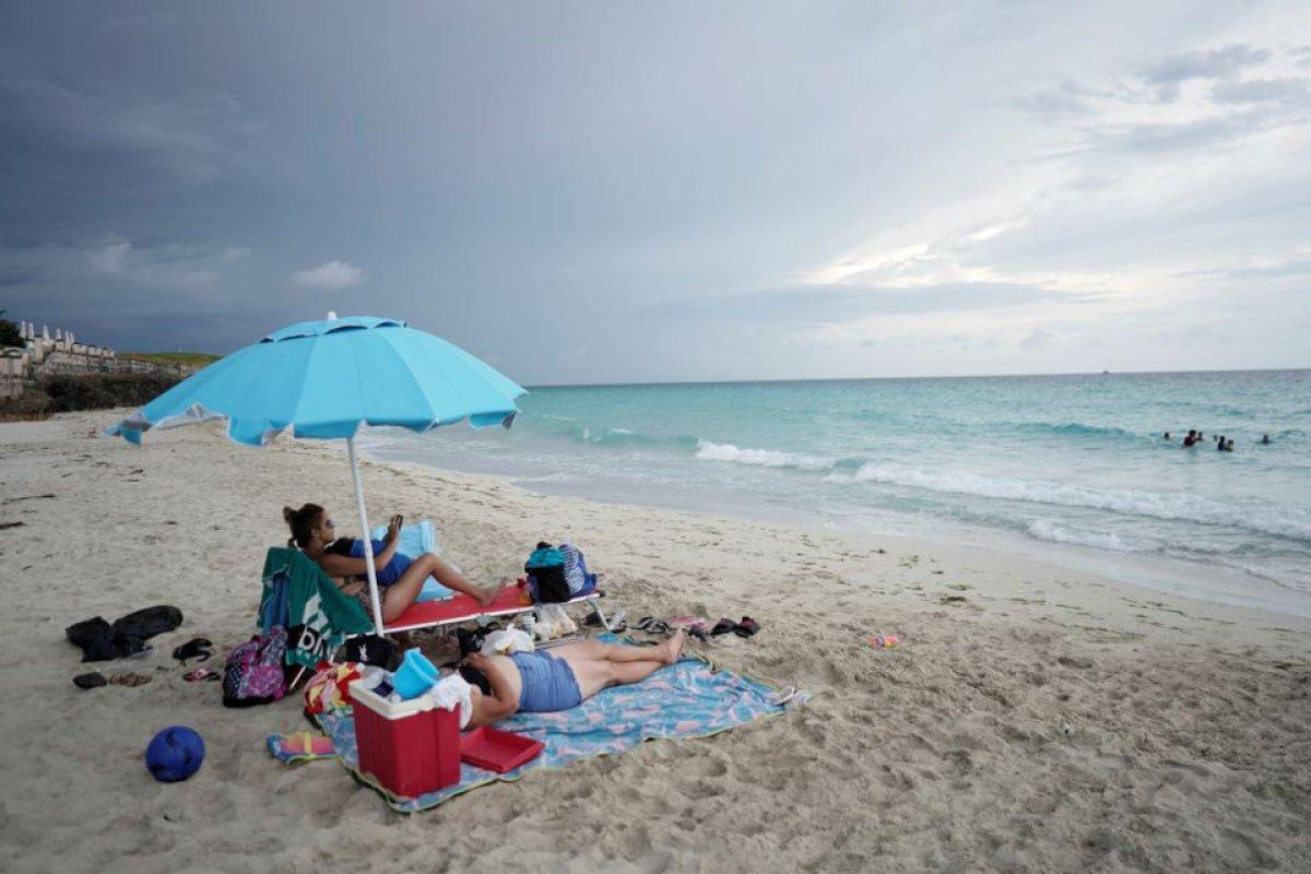 Küba, kapılarını turistlere açacak