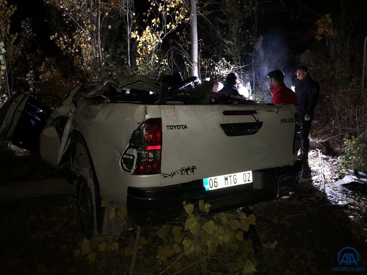 Tokat'ta kamyonet 100 metreden uçuruma yuvarlandı: 3 ölü, 1 yaralı