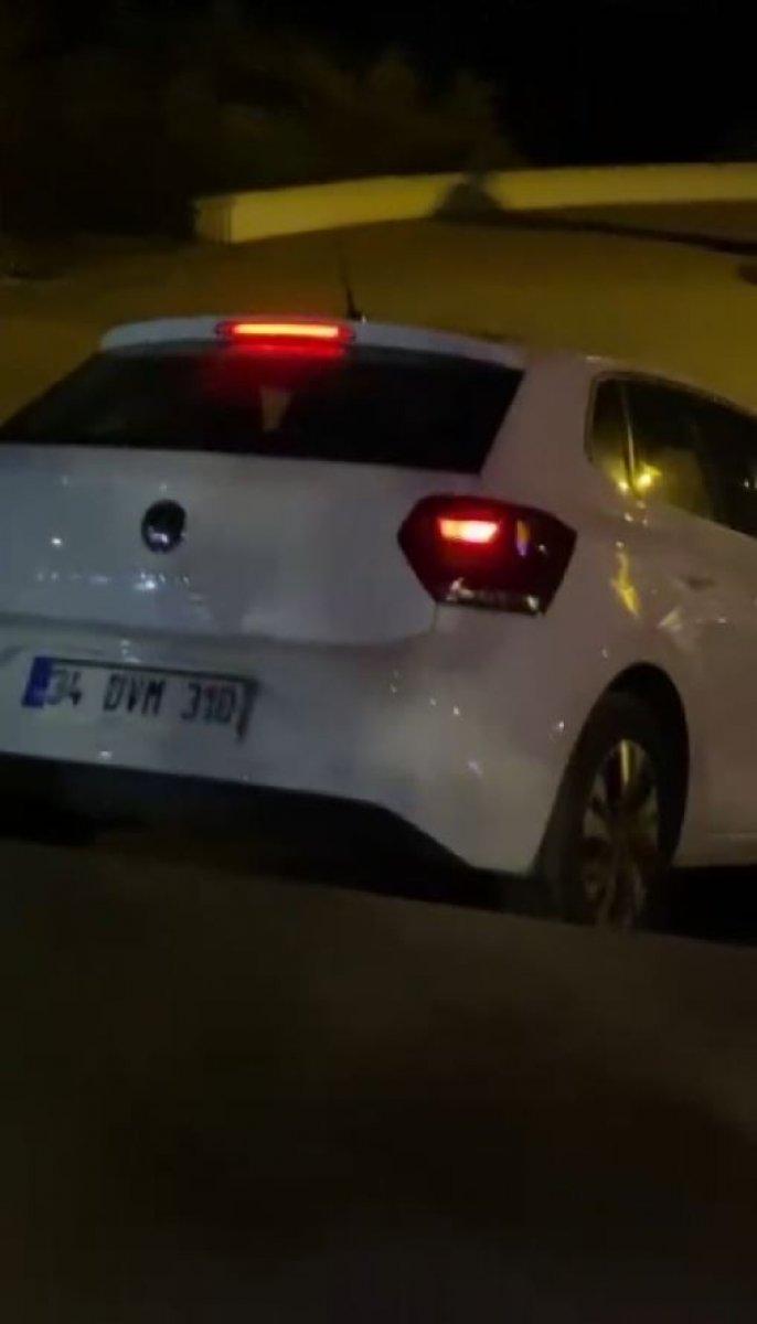 Antalya'da navigasyona uydu, parkın merdivenlerinde asılı kaldı