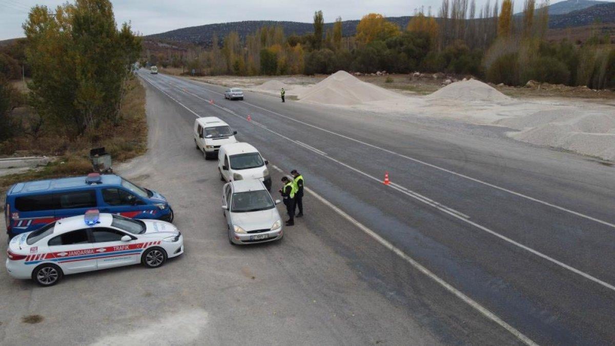 Konya'da trafik kurallarına uymayan sürücüler helikopter ile denetlendi