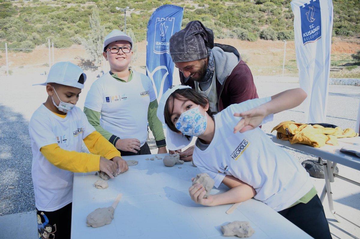 CHP'li Kuşadası Belediyesi'nden çocuklara heykel atölyesi