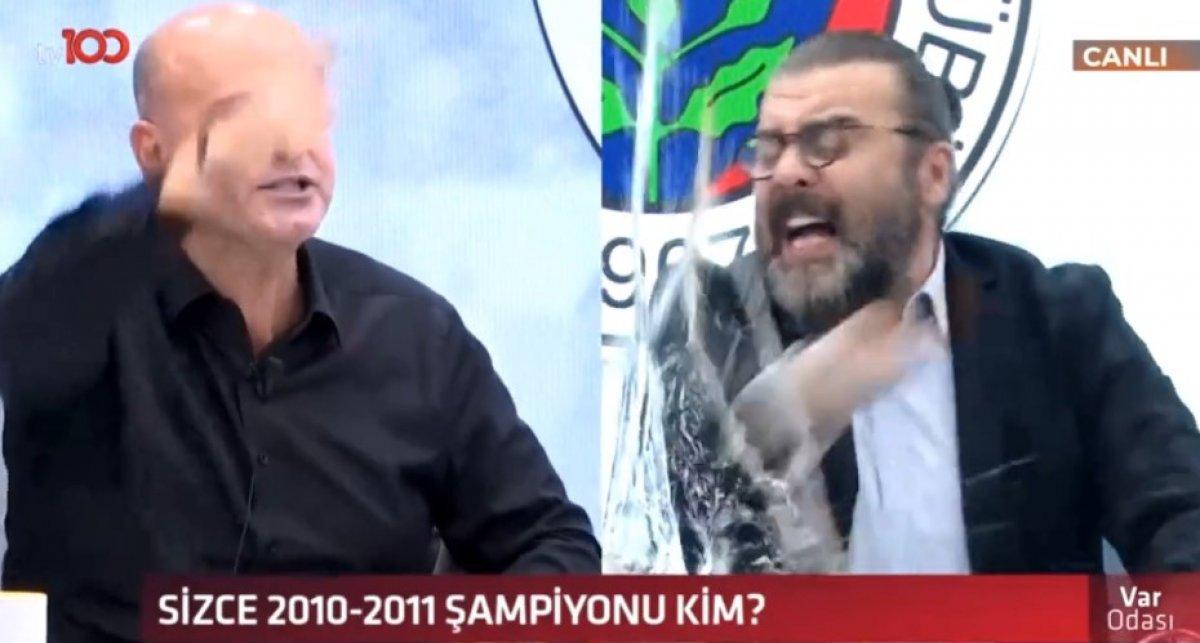 VAR Odası'nda Oğuz Altay ile Emre Bol'un 2010-2011 şampiyonu kim kavgası