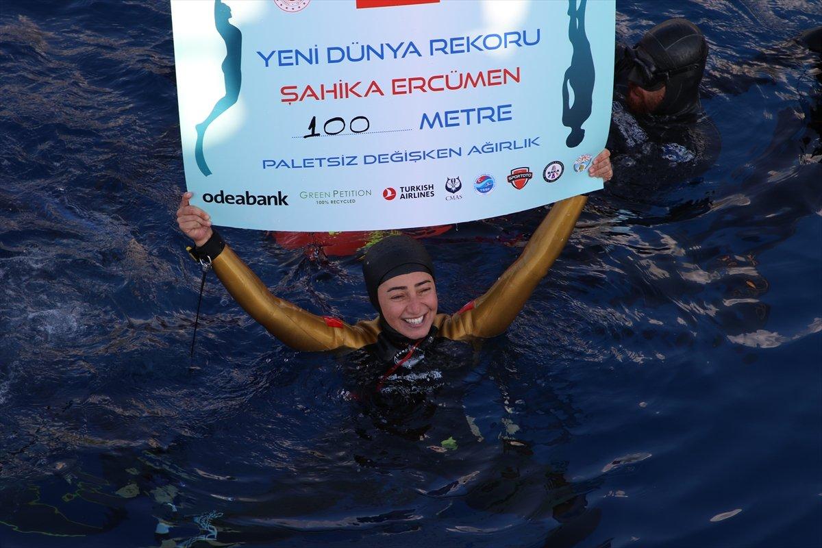 Şahika Ercümen 100 metrelik dalışla dünya rekoru kırdı